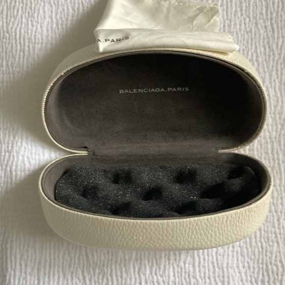 Balenciaga Ivory Sunglasses Case with Cloth - Picture 2 of 2